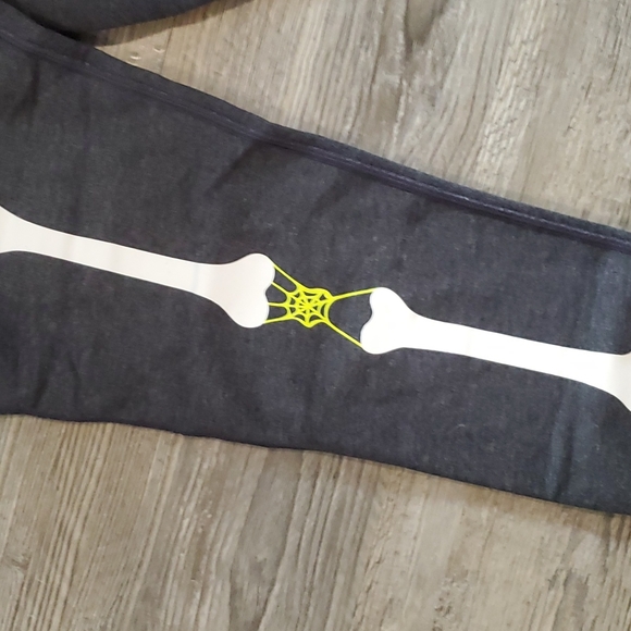 LAST ONE Cat & Jack Bone Glow in the Dark Sweatpants Joggers Size Small 6/7 - Picture 2 of 7